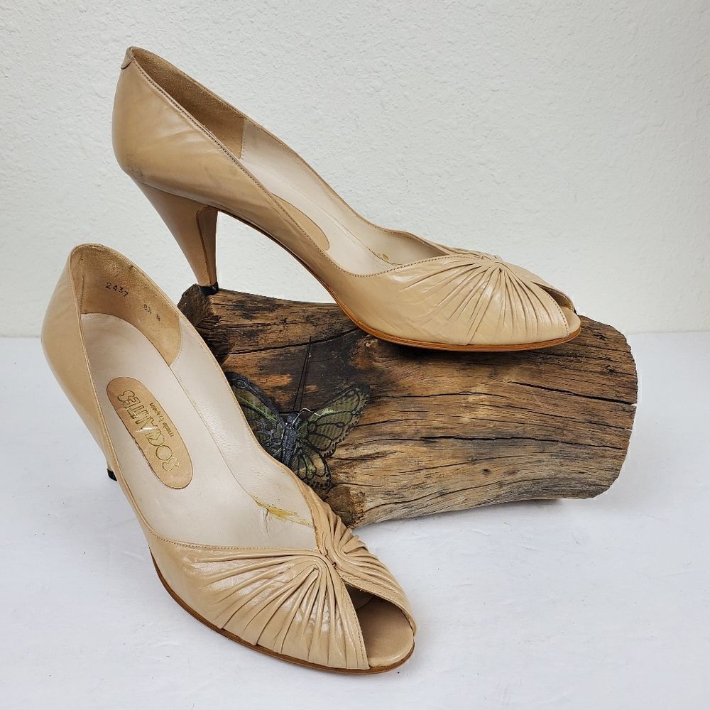 Vintage socialites peep toe taupe heels